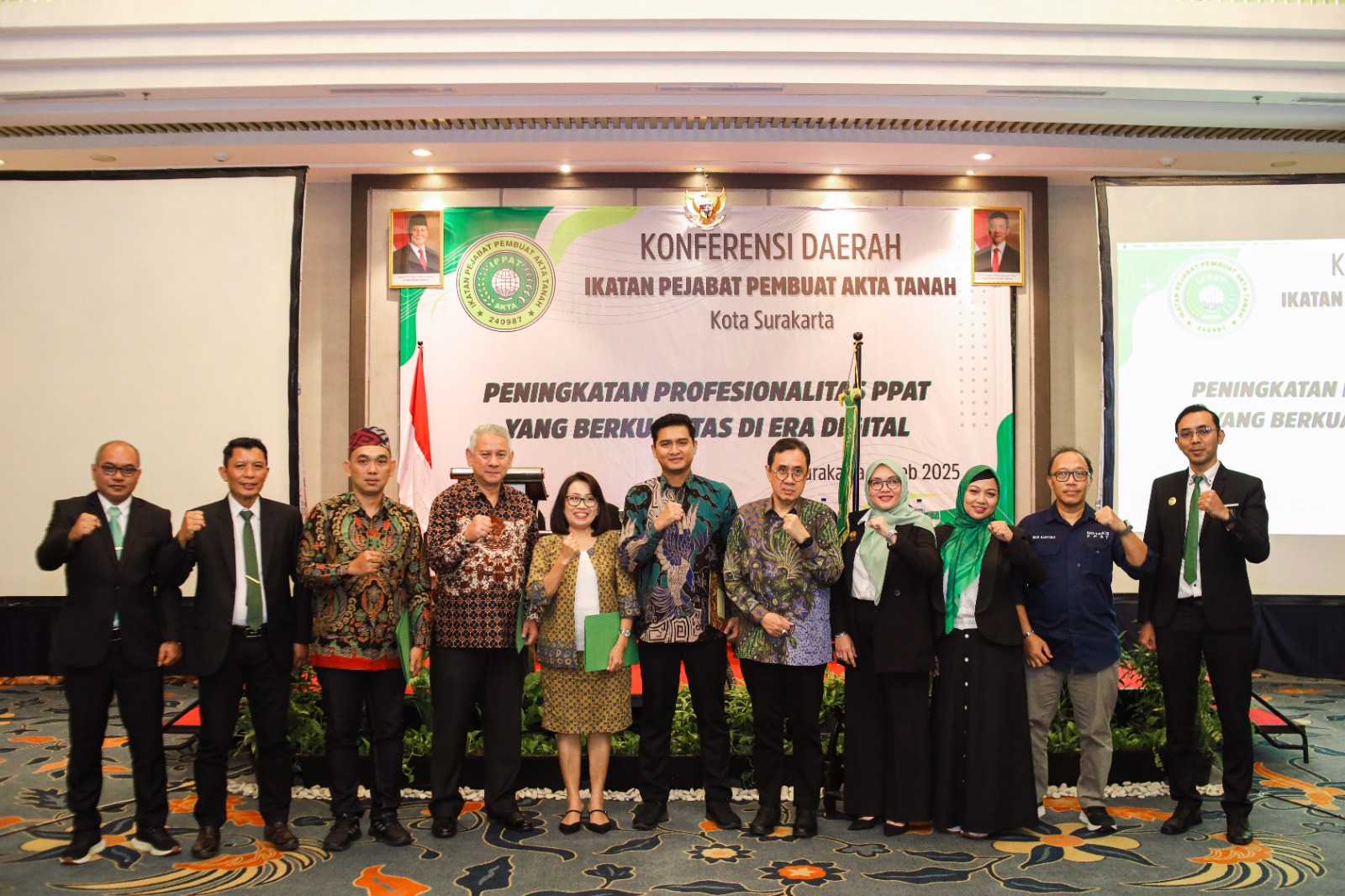 Homilador lezbiyenlar jinsiy aloqa qilishni xohlashlarini onlayn tomosha qiling.